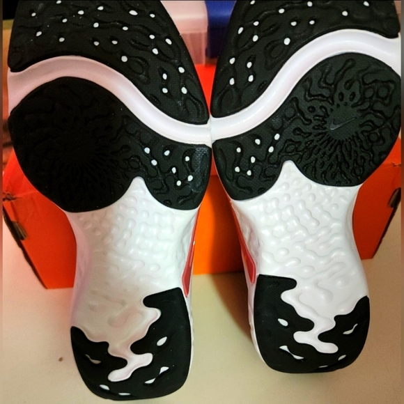 [SOLD] NIB NIKE RENEW IN-SEASON TR 11 Black & Red Athleticwear/s/ WalkingShoes - Picture 8 of 10